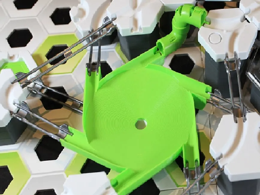 Circuit de billes GraviTrax avec une méga toupie verte imprimée en 3D par TracksCreationS
